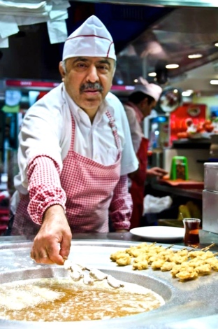 Fish is also very popular in Istanbul with a variety of options such as fish sandwiches and fried fish skewers.