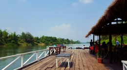Floating Restaurant on the river at Riverside Eco-lodge Resort in Vientiane